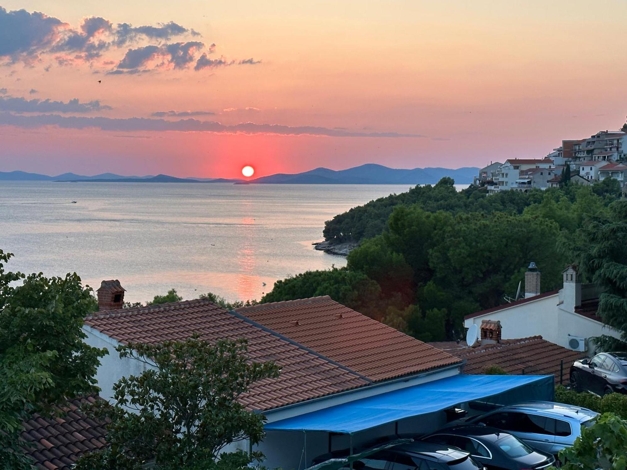 Apartment Mona 1, Fantastischer Meerblick Drage Exterior foto